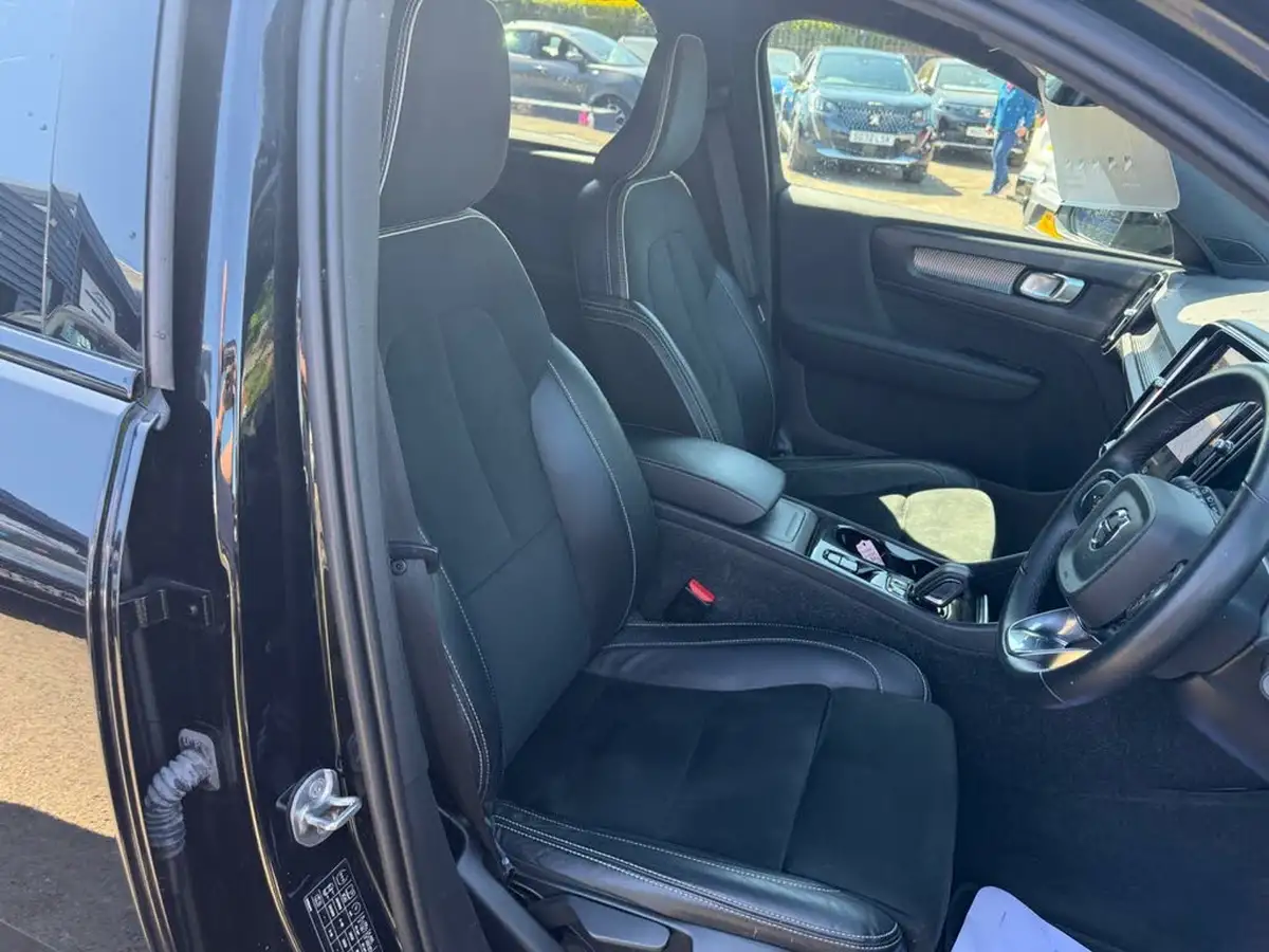 2022-volvo-xc40-20-b4-r-design-awd-big-25