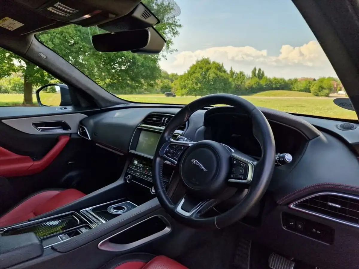 2019-jaguar-f-pace-20-i4d-chequered-flag-180ps-big-17