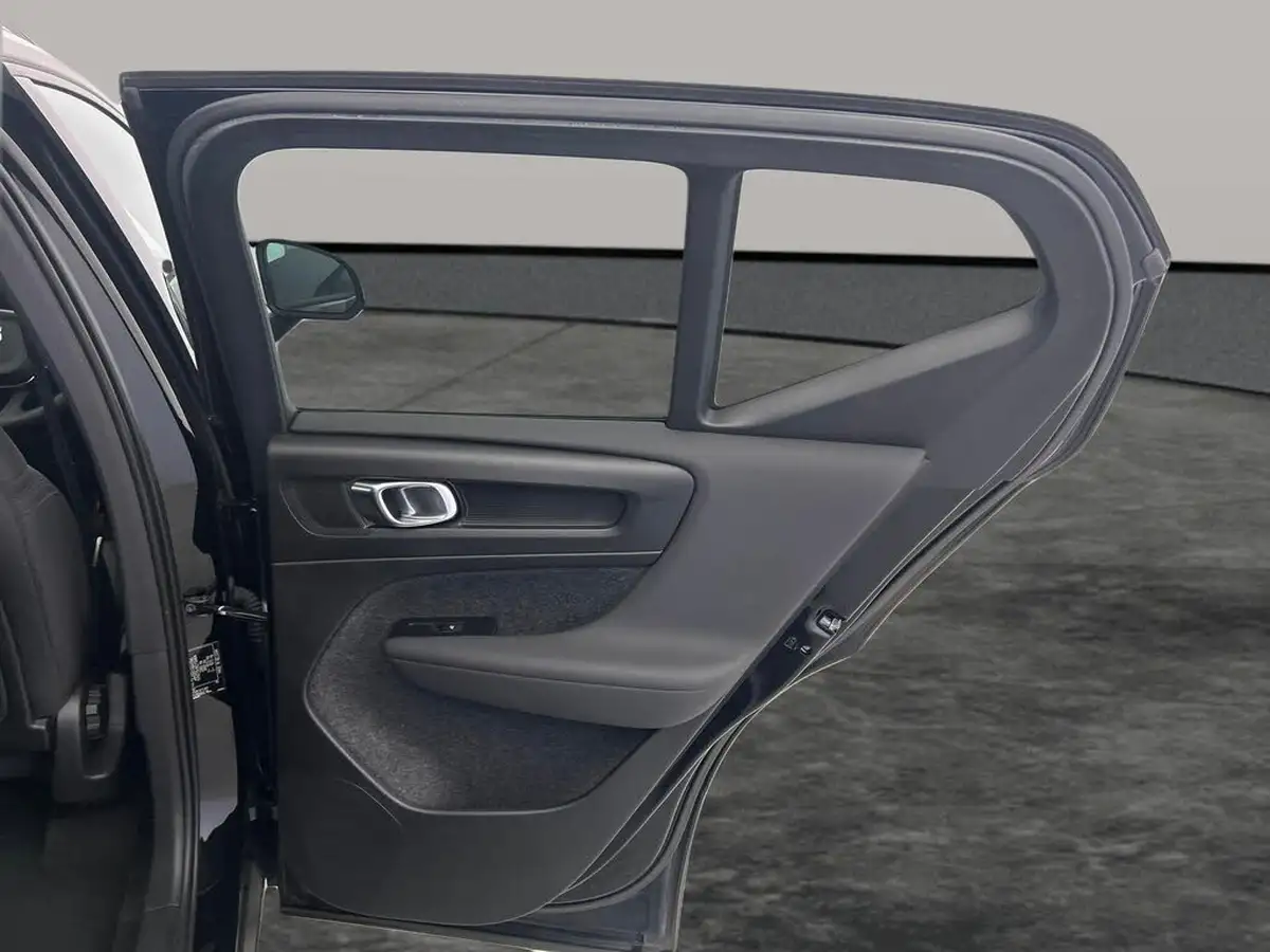 2022-volvo-xc40-15-t3-momentum-big-26