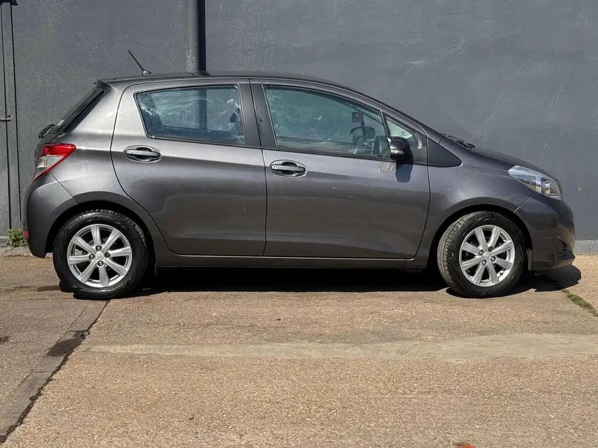 2013-toyota-yaris-133-tr-vvt-i-5d-big-8