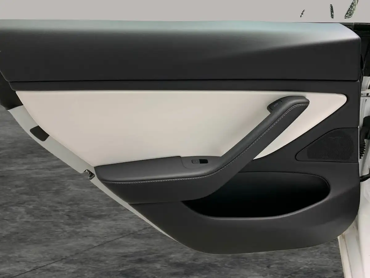 2020-tesla-model-3-e-long-range-big-37