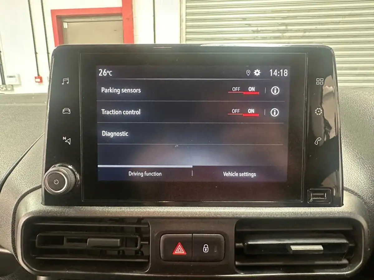 2021-vauxhall-combo-15cdti-sportive-2300-100pseu6dt-l1h1-panel-big-12