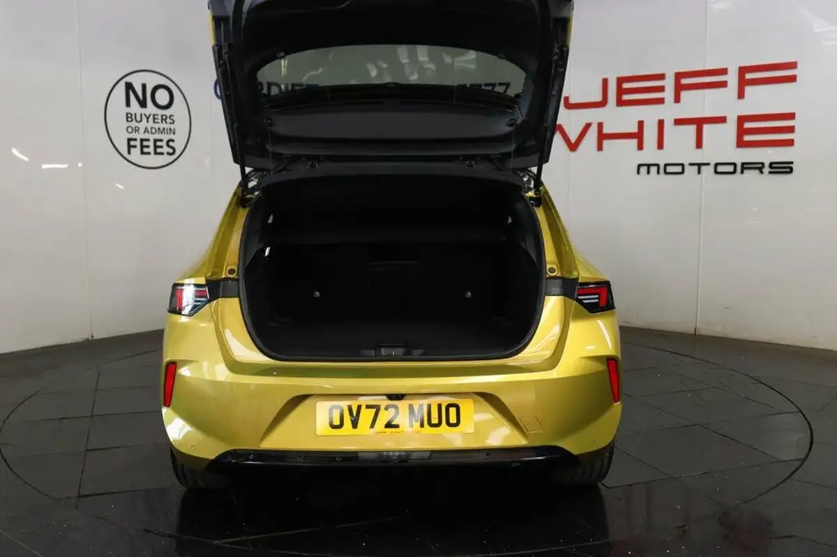 2022-vauxhall-astra-12-turbo-ultimate-auto-big-18