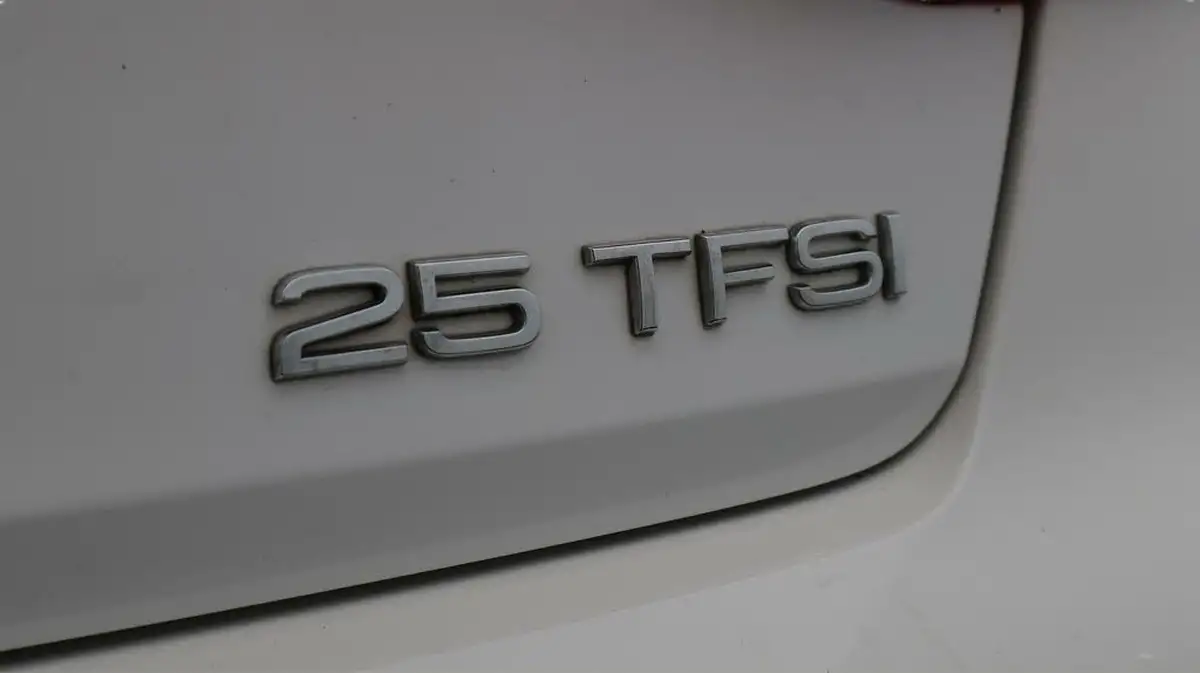 2022-audi-a1-10-25-tfsi-technik-big-23