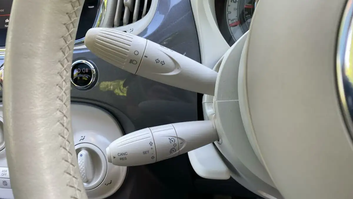 2017-fiat-500-12-lounge-big-36