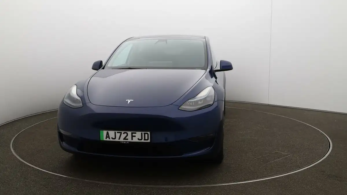 2022-tesla-model-y-e-long-range-big-39