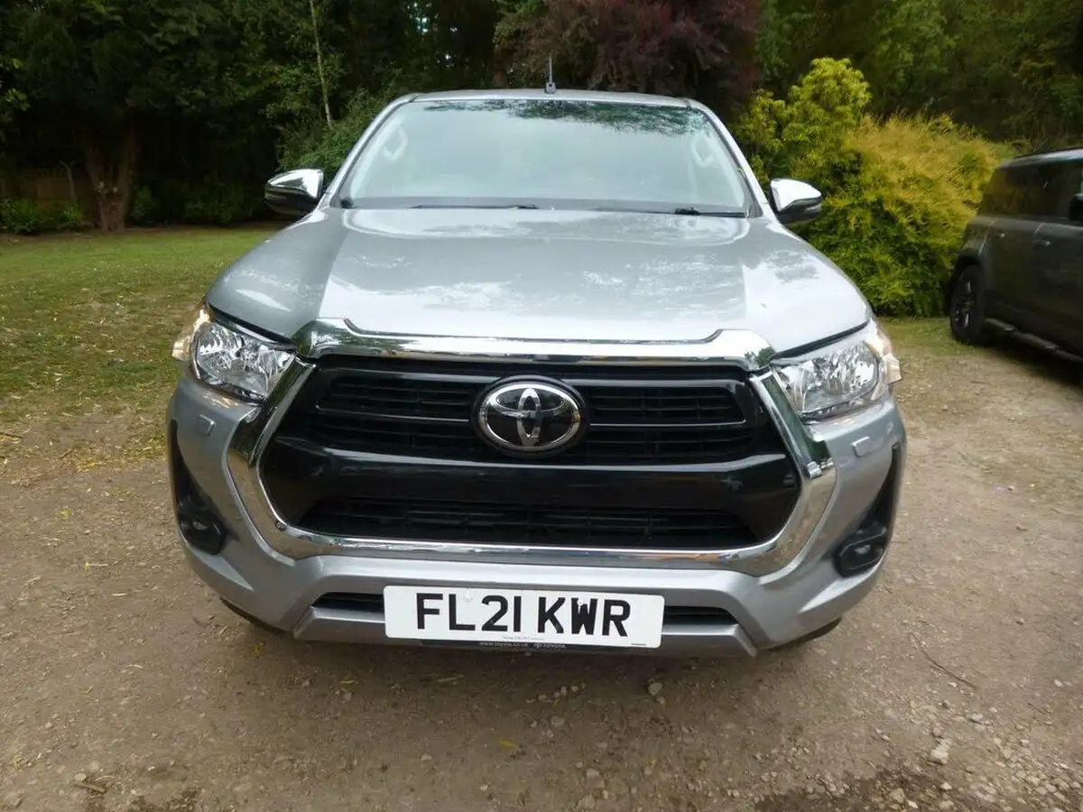 2021-toyota-hi-lux-24d-4d-icon-150hpeu6dt-e-auto-big-3