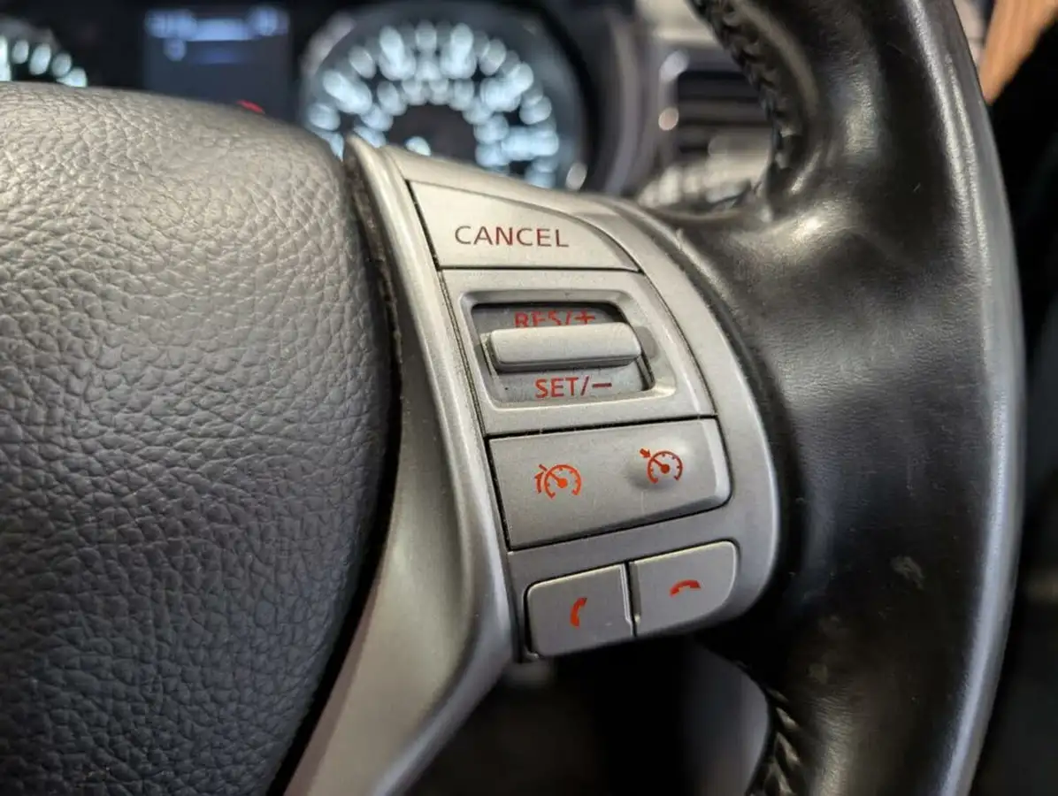 2014-nissan-pulsar-15dci-tekna-big-22