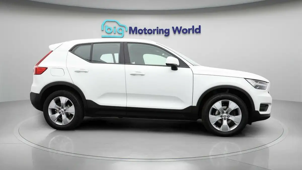 2020-volvo-xc40-20td-d3-momentum-geartronic-big-7