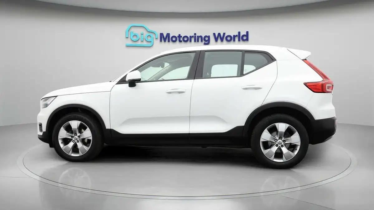 2020-volvo-xc40-20td-d3-momentum-geartronic-big-3