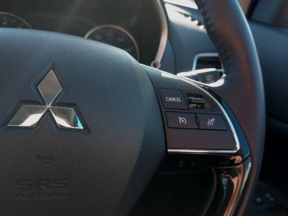 2020-mitsubishi-eclipse-cross-15-3-big-13