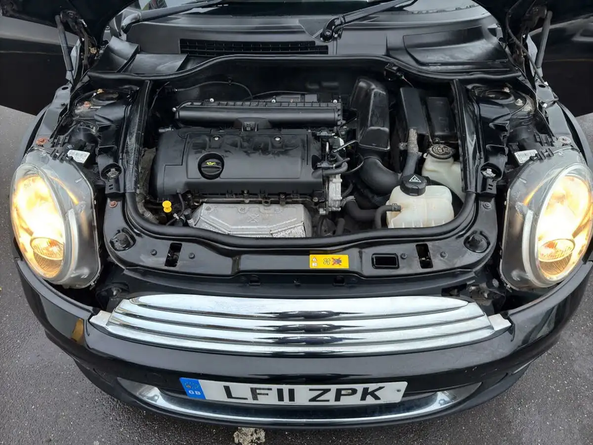2011-mini-cooper-16-one-98bhp-hatchback-3d-big-46