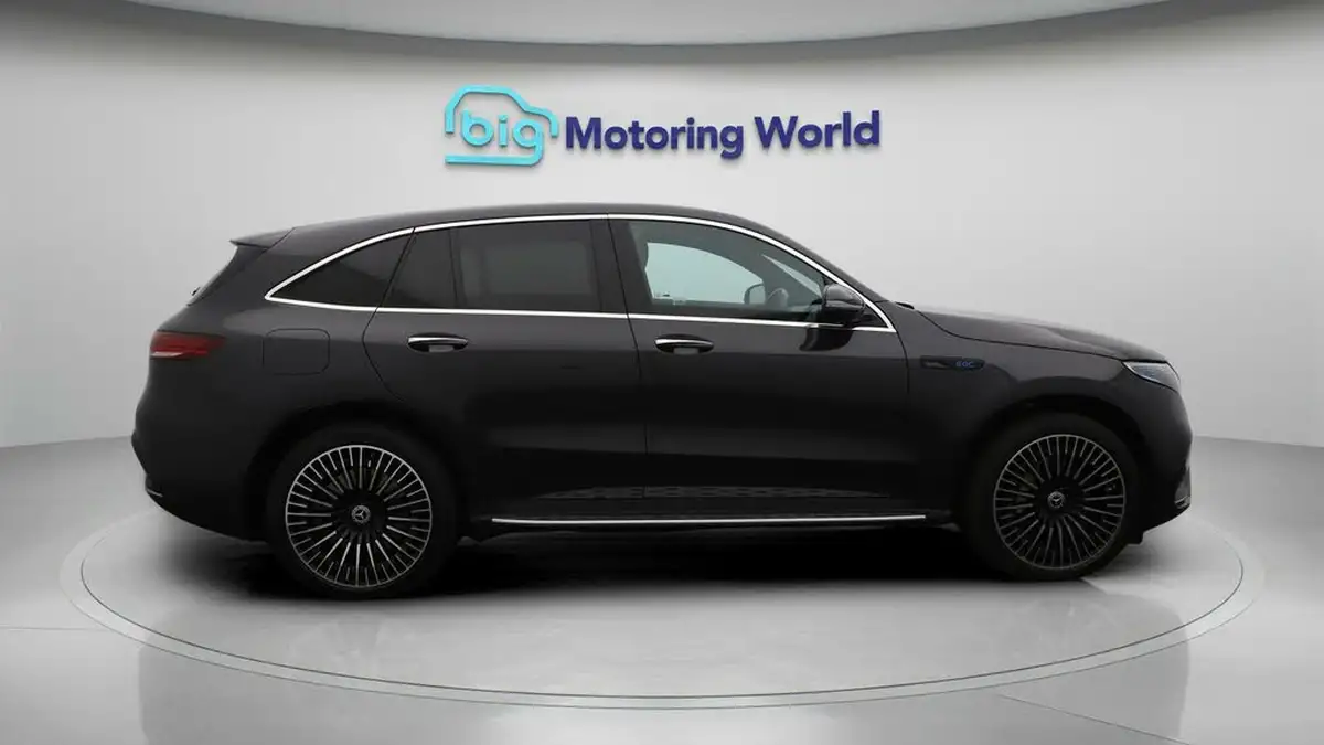 2022-mercedes-benz-eqc-e-eqc-400-amg-line-premium-big-8