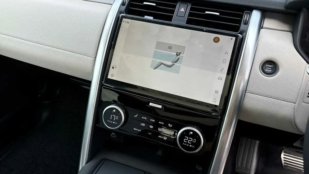 2025-land-rover-discovery-30-d350-dynamic-se-big-32