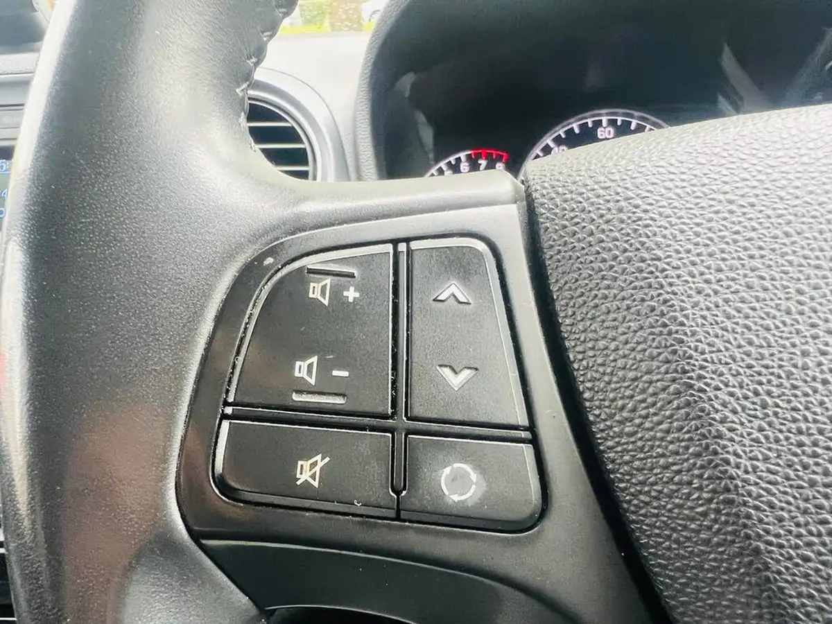 2017-hyundai-i10-10-premium-big-17