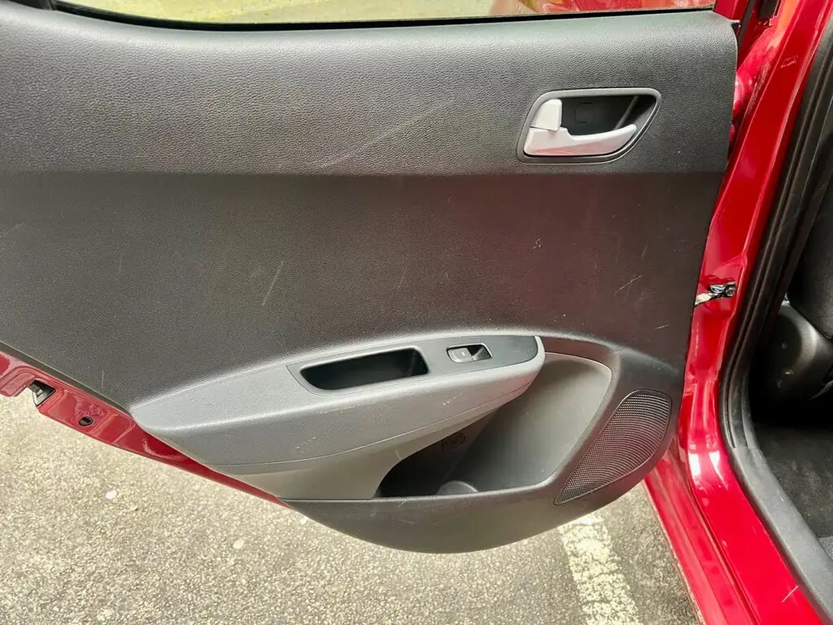 2017-hyundai-i10-10-premium-big-21