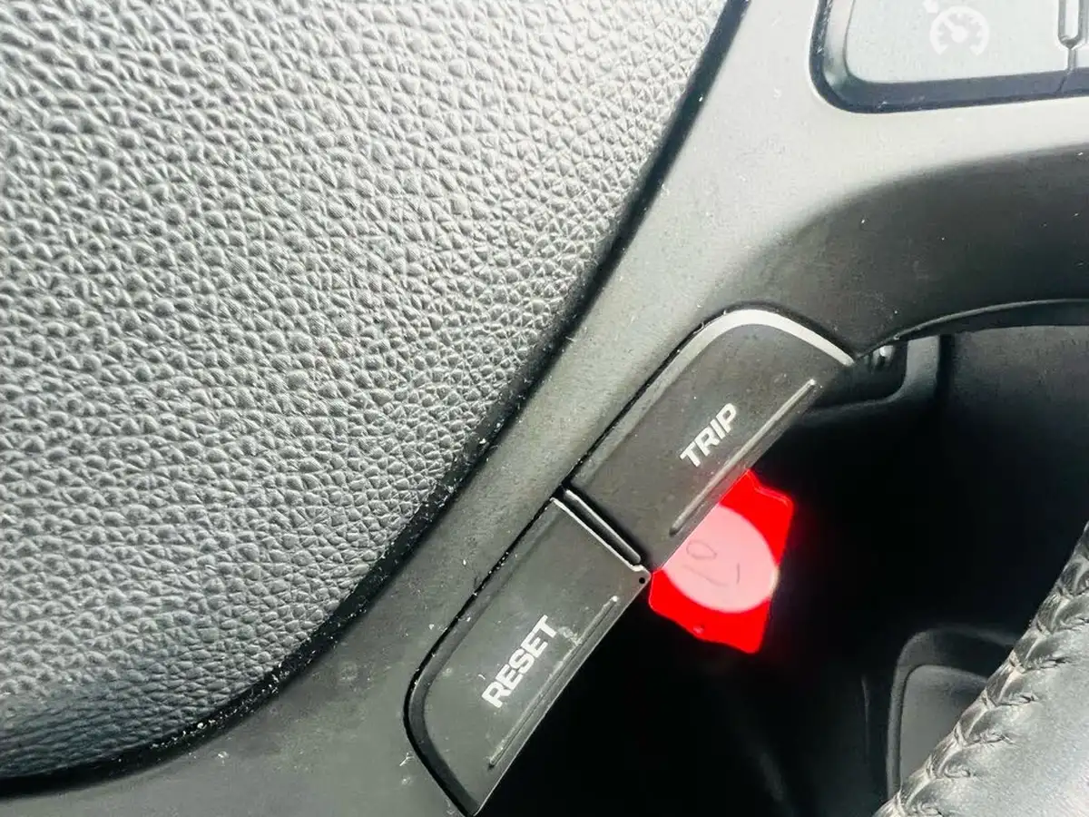 2017-hyundai-i10-10-premium-big-45