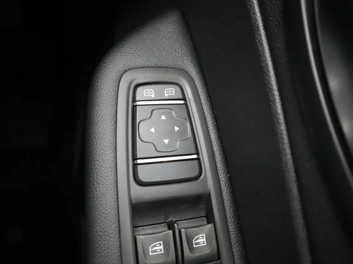 2018-renault-captur-09-tce-iconic-big-28