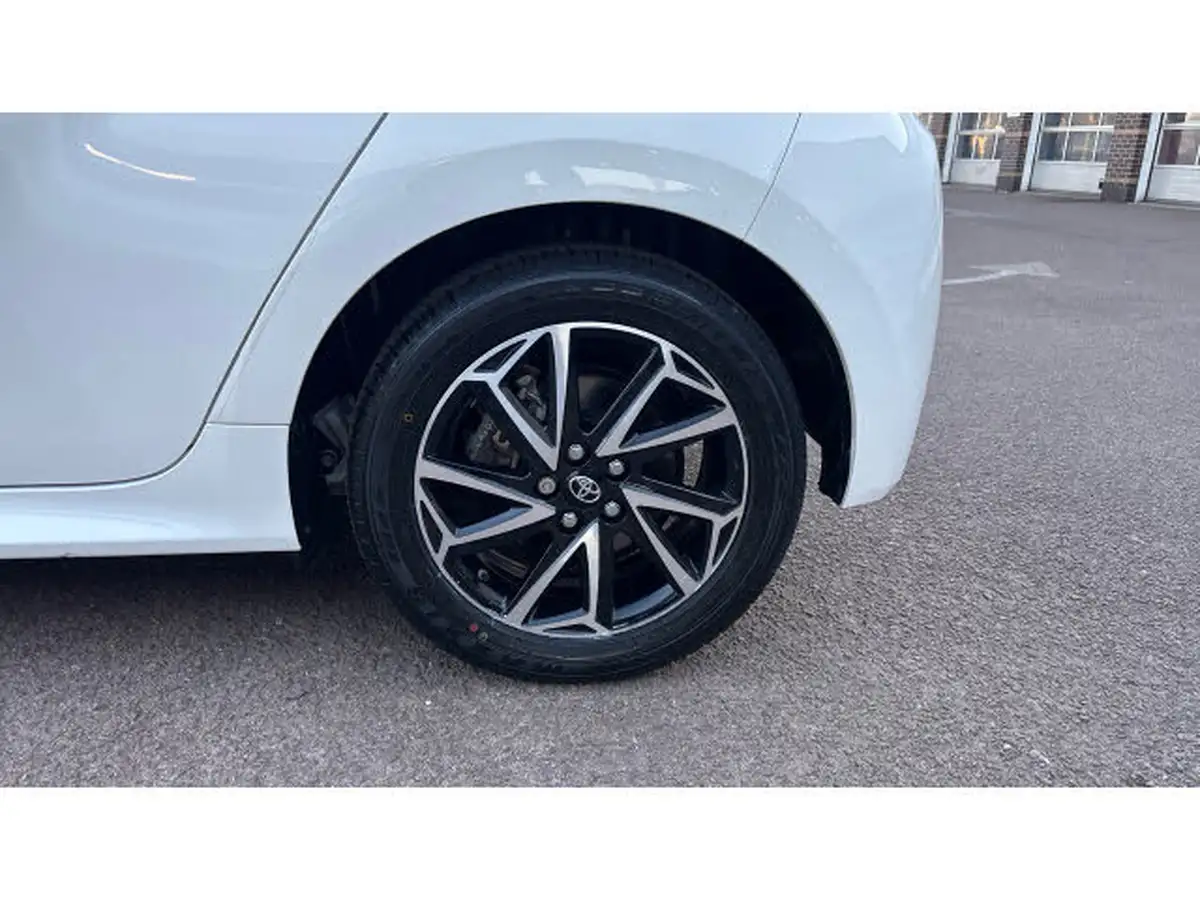 2022-toyota-yaris-15-vvt-i-design-big-25