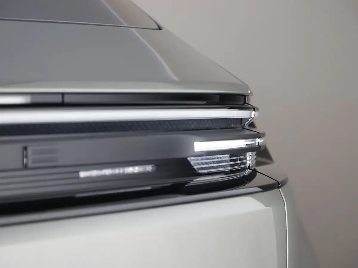 2025-porsche-macan-e-electric-big-46
