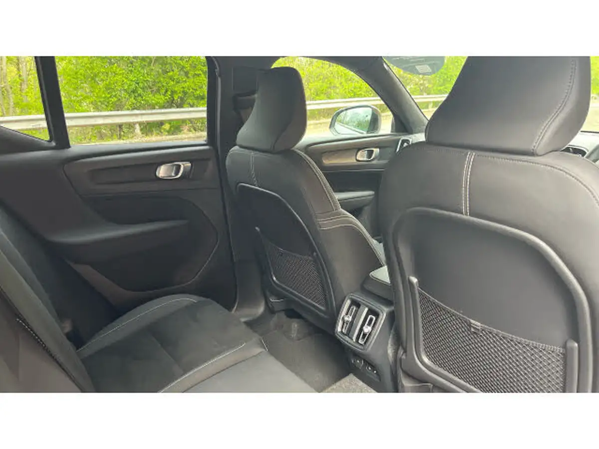 2024-volvo-xc40-20-b3-plus-big-31