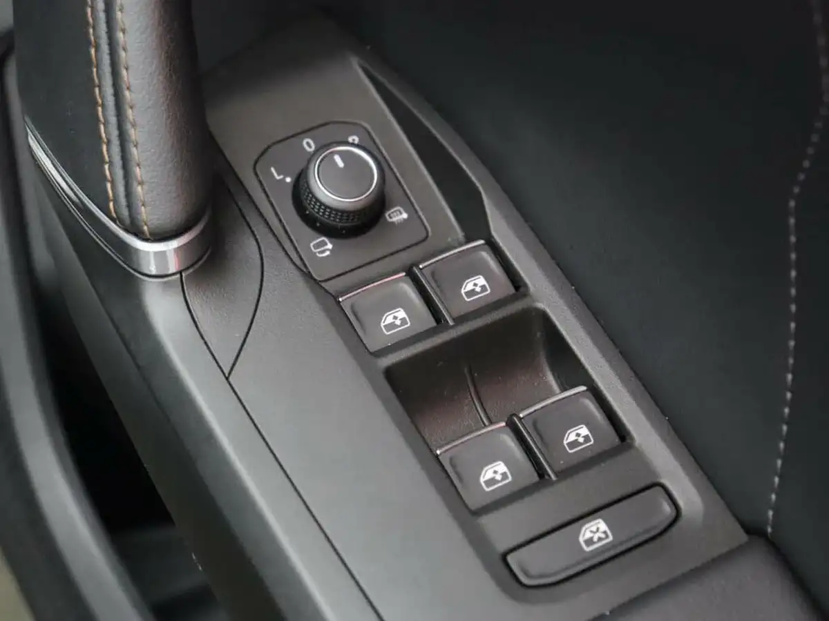 2021-cupra-formentor-14-e-hybrid-v2-big-27