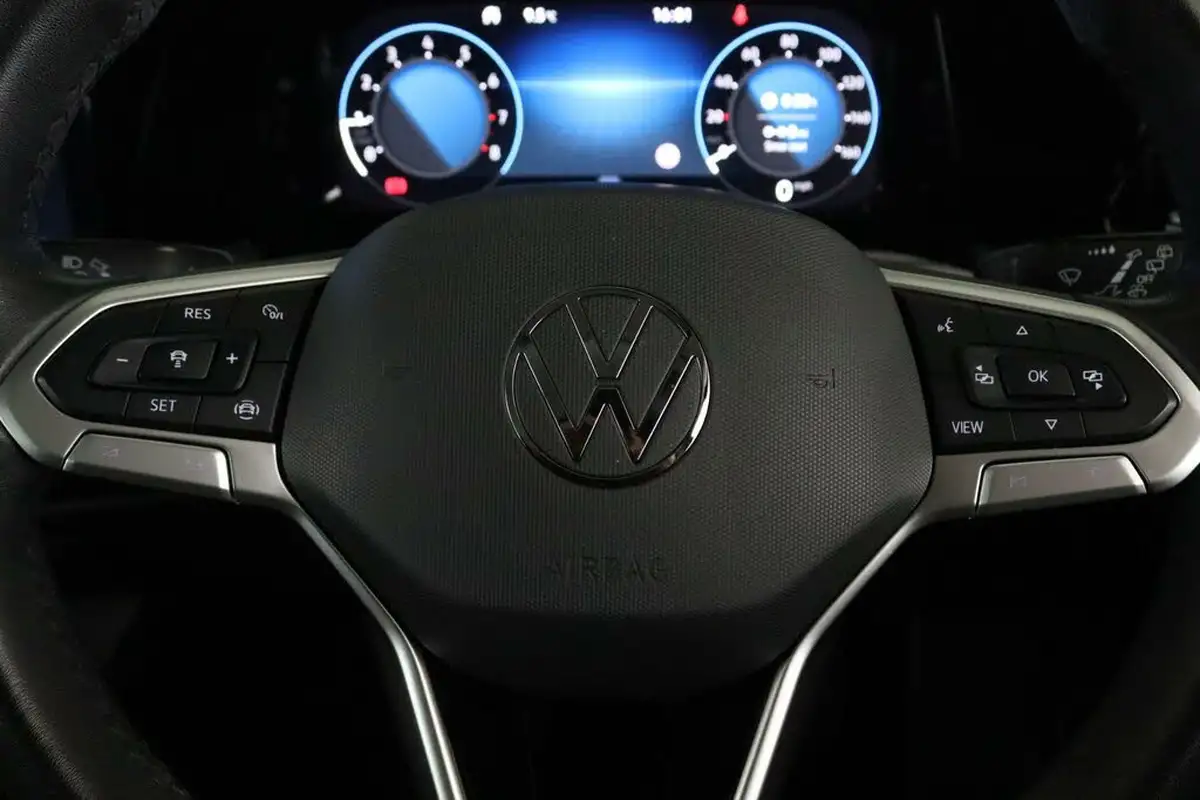 2023-volkswagen-golf-15-tsi-life-130ps-hatchback-big-20