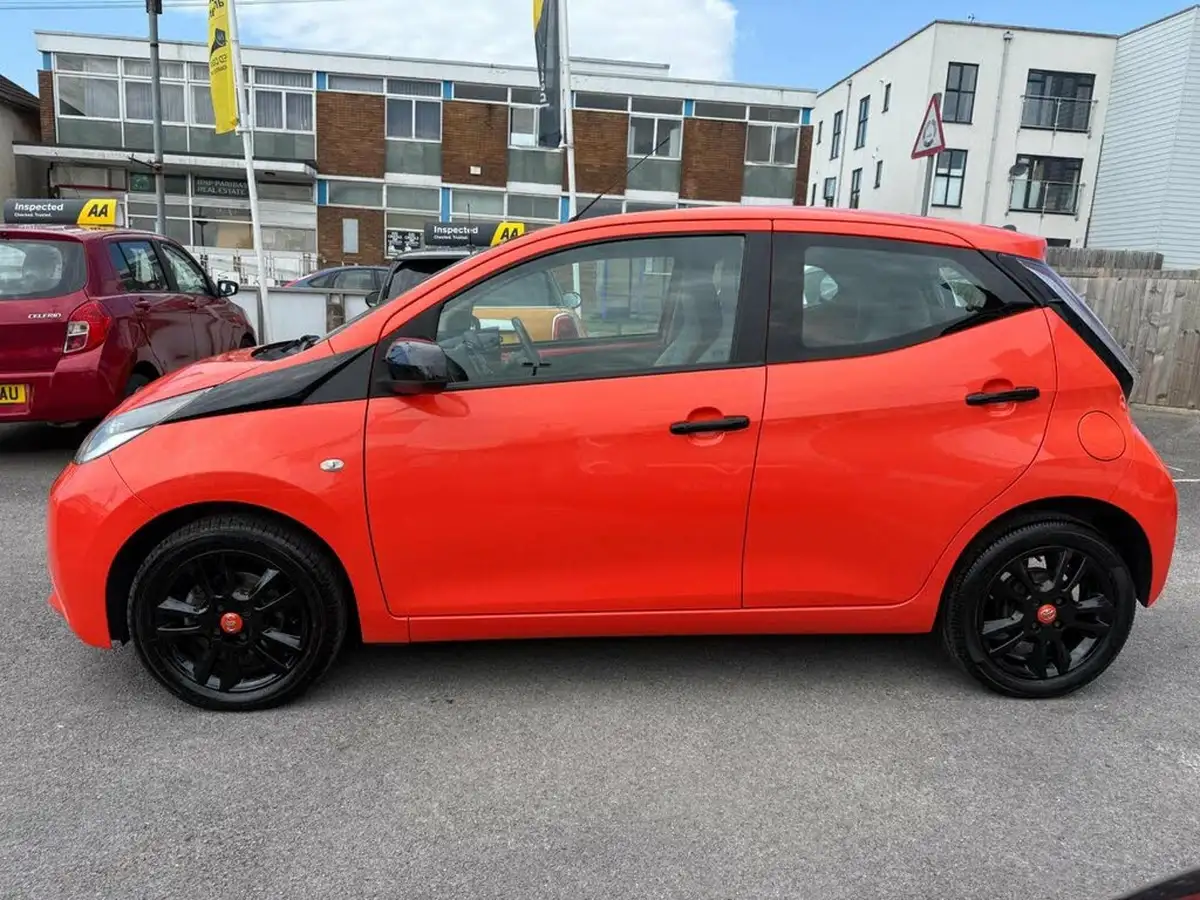 2014-toyota-aygo-10-vvt-i-x-cite-5d-big-6