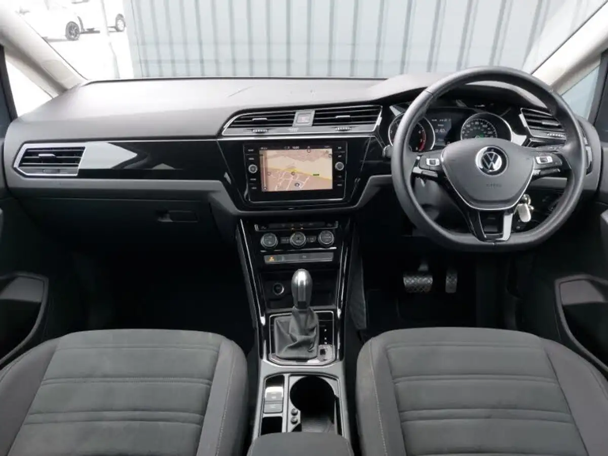2020-volkswagen-touran-15-tsi-sel-dsg-big-2