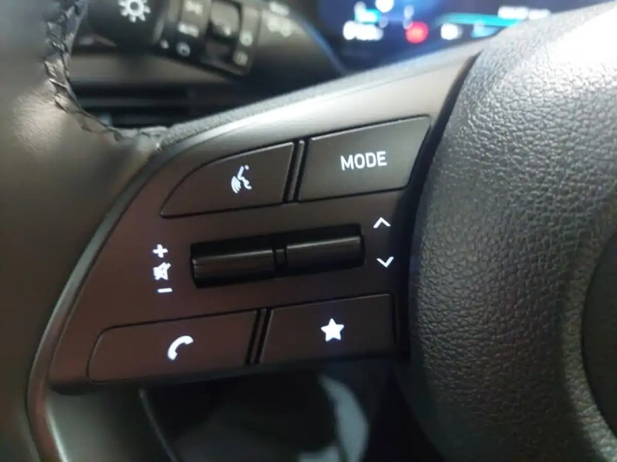 2024-hyundai-bayon-10-t-gdi-premium-100ps-two-tone-roof-big-11