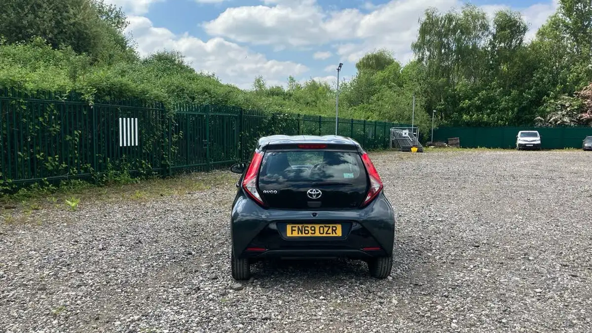 2019-toyota-aygo-10-vvt-i-x-play-tss-x-shift-big-18