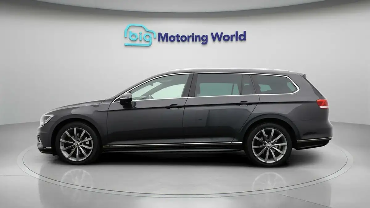 2018-volkswagen-passat-20tdi-r-line-150ps-ss-estate-5d-dsg-big-3