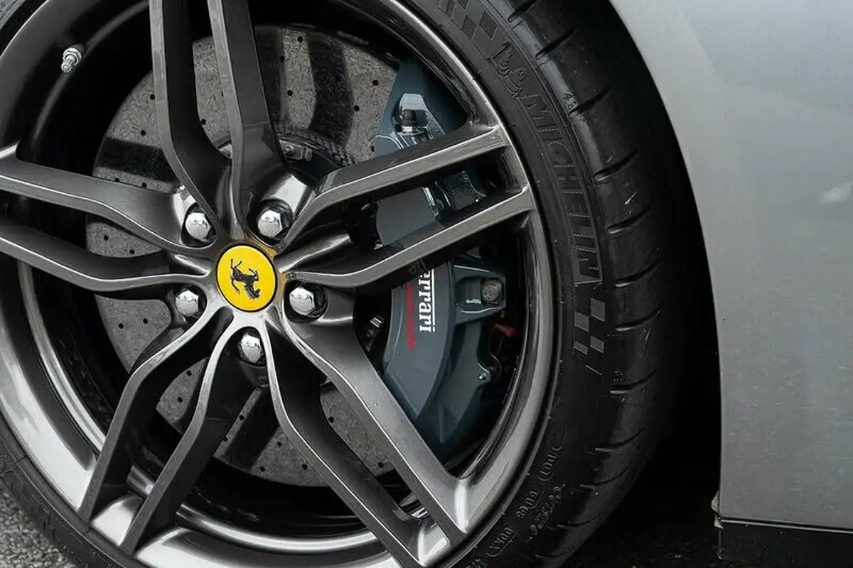 2012-ferrari-ff-63-big-30