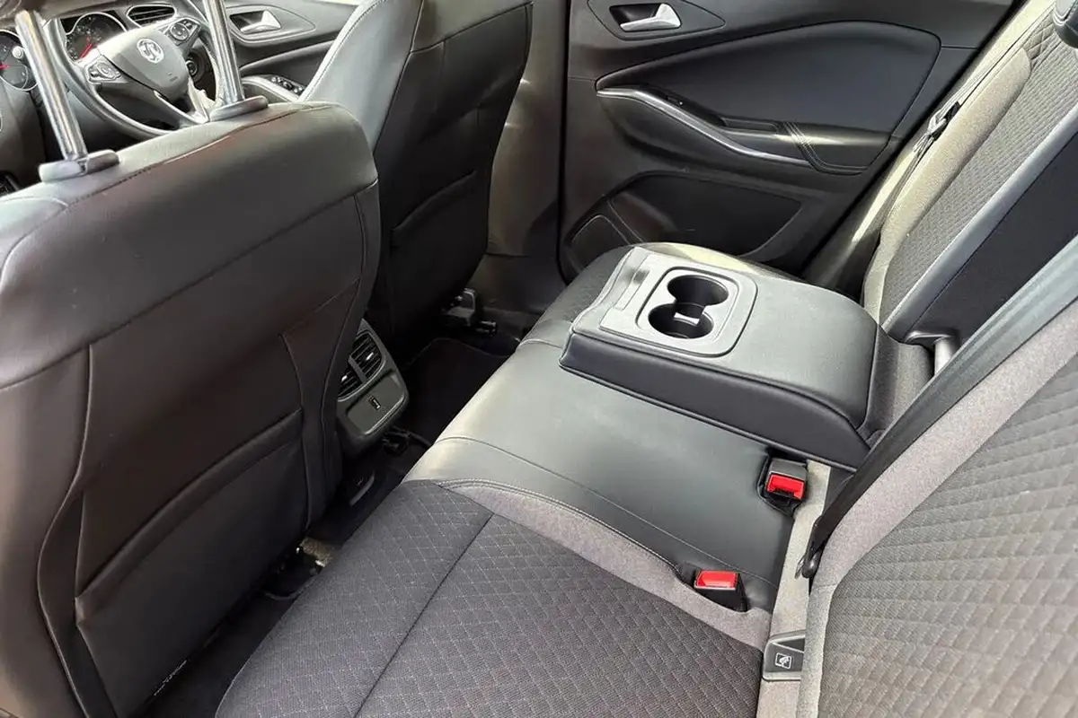 2019-vauxhall-grandland-x-15td-sport-nav-big-30