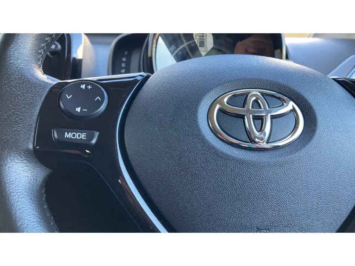 2020-toyota-aygo-10-vvt-i-x-clusiv-blackred-bi-tone-tss-x-shift-big-21