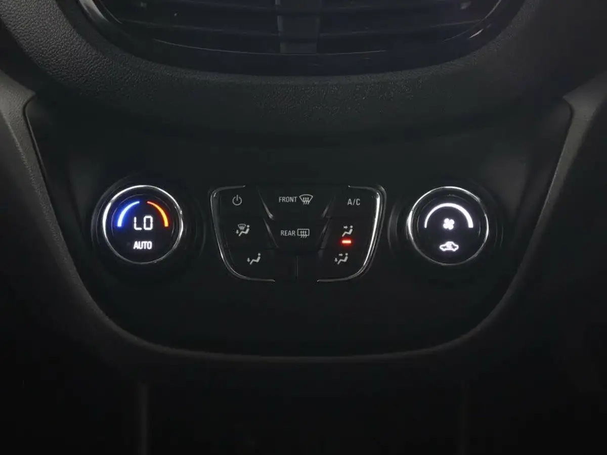 2015-vauxhall-viva-10-sl-big-14