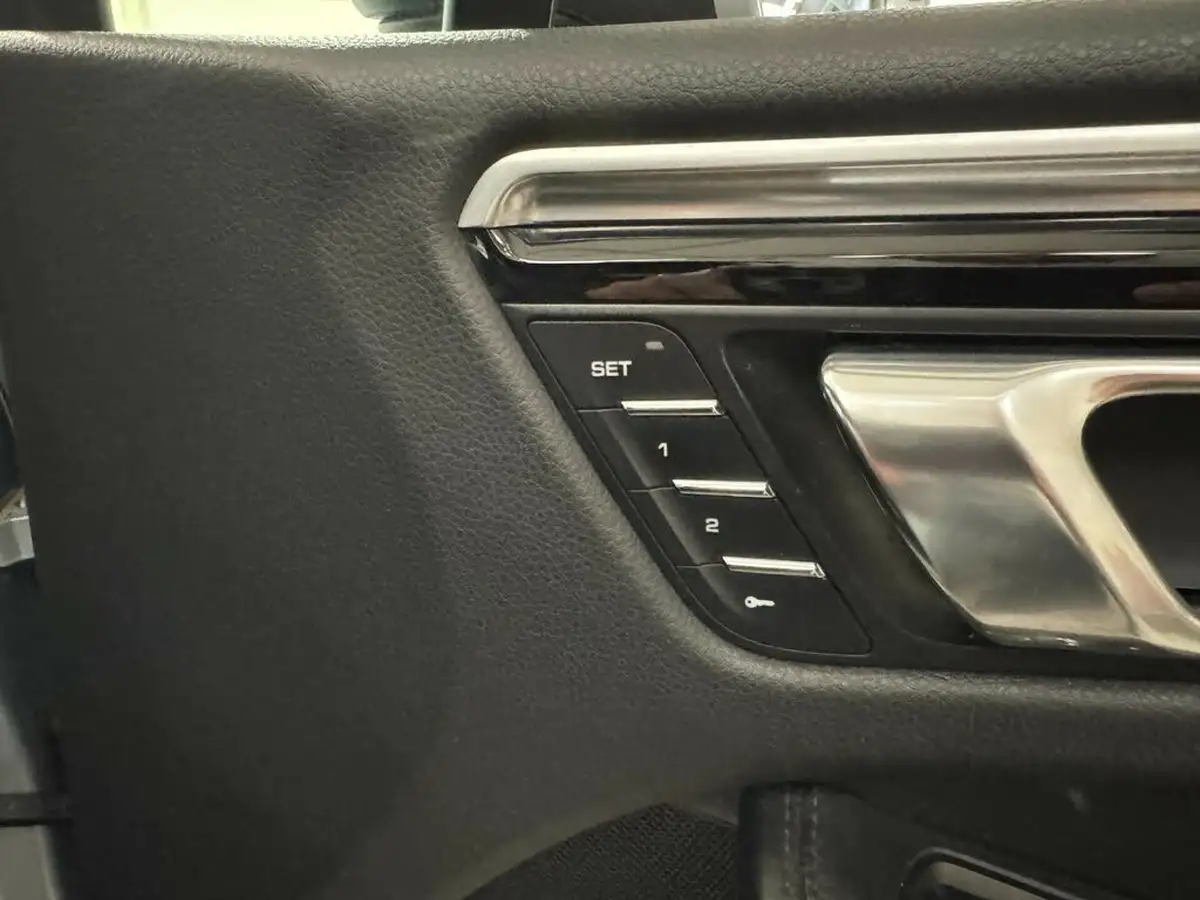 2018-porsche-macan-big-30