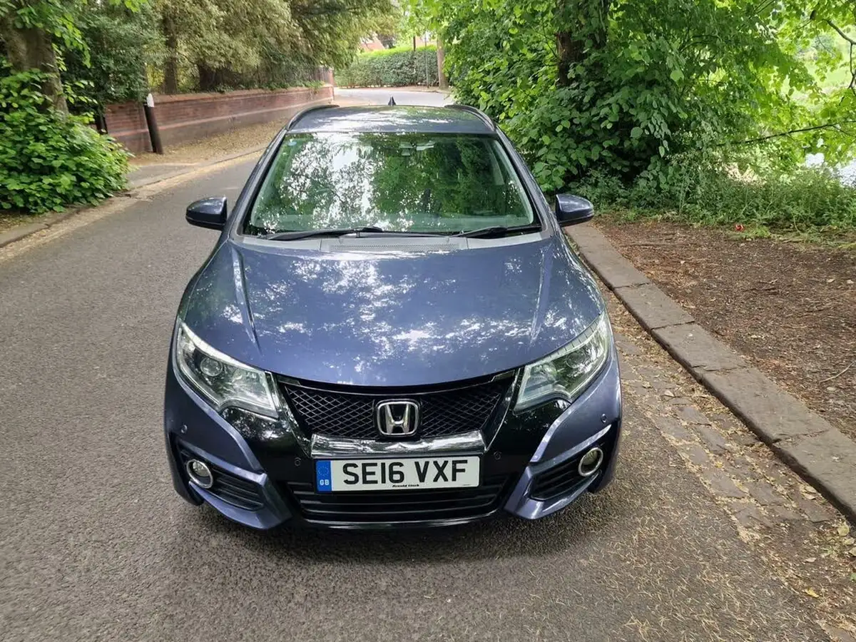 2016-honda-civic-16-i-dtec-se-plus-navi-tourer-big-7