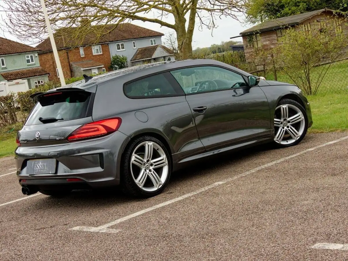 2016-volkswagen-scirocco-20-tsi-r-line-big-8