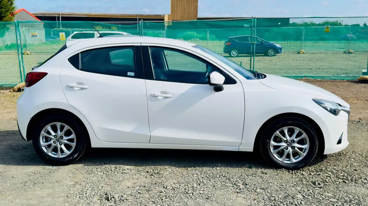 2015-mazda-mazda2-15-se-l-90ps-big-4