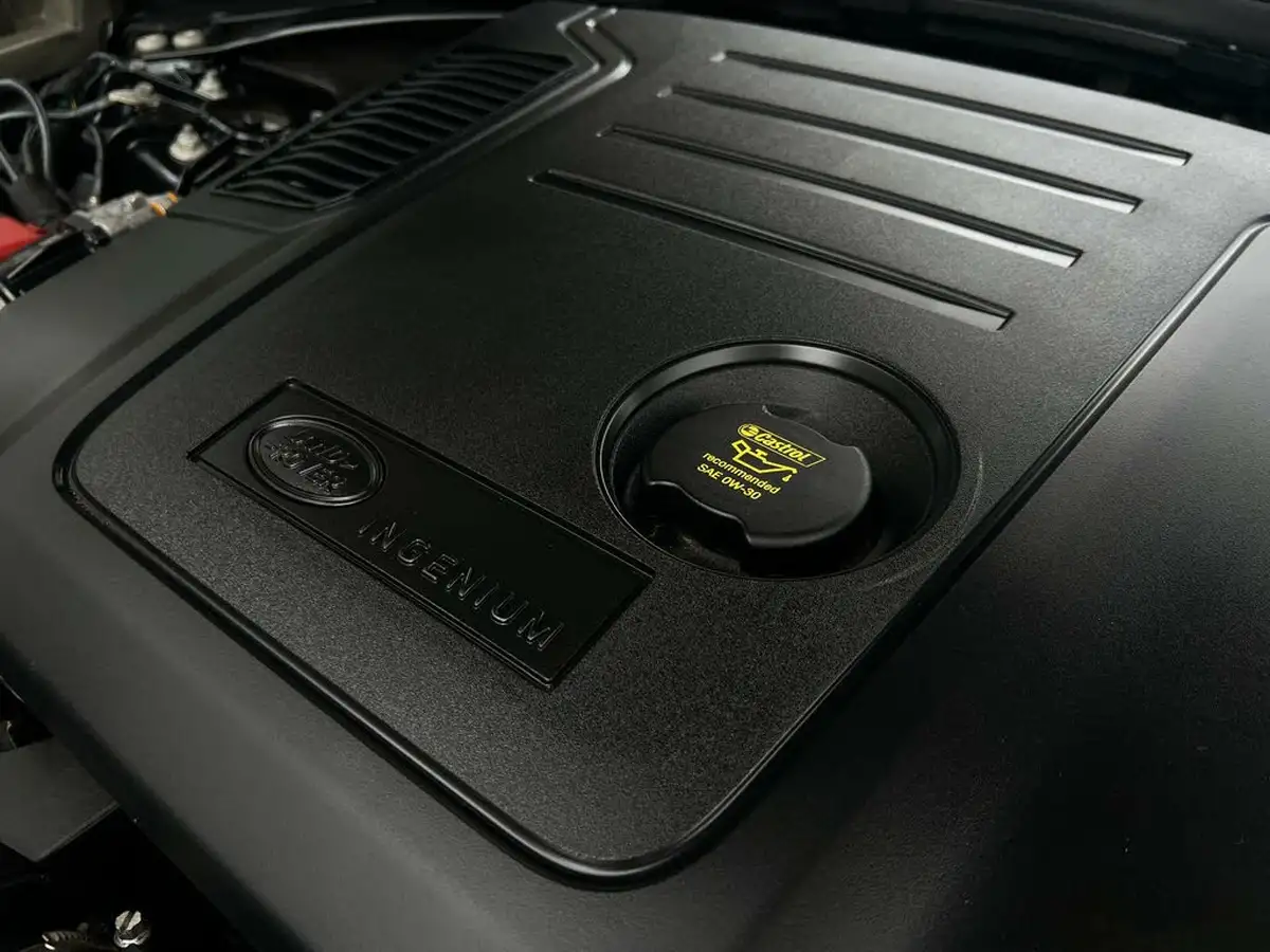 2022-land-rover-range-rover-velar-20-d200-velar-big-63