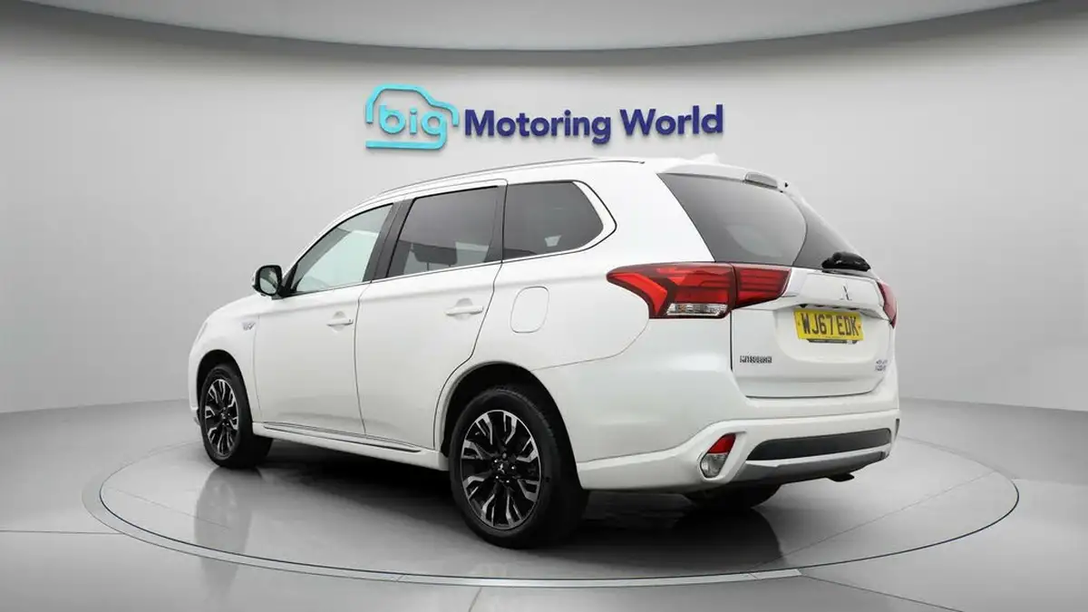 2017-mitsubishi-outlander-20-4h-phev-big-5