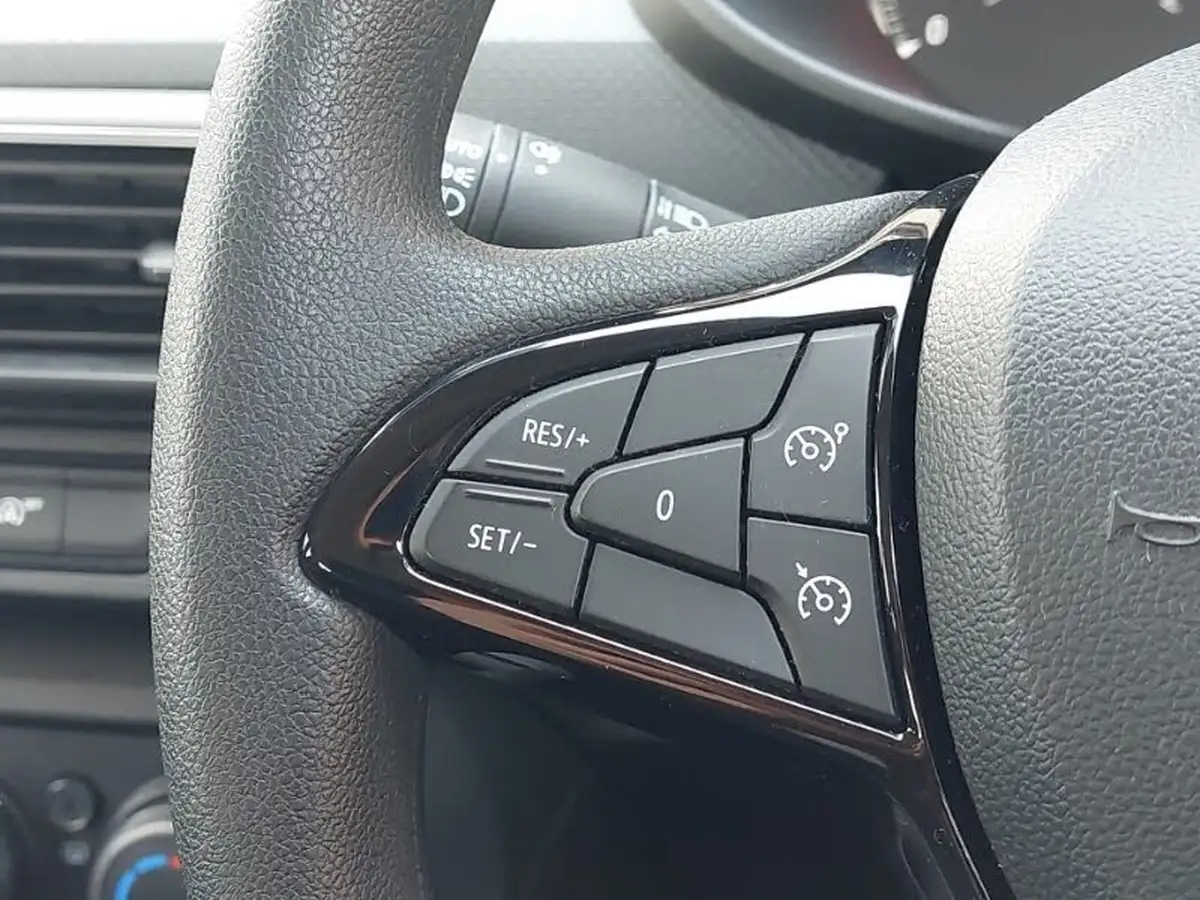 2022-dacia-sandero-10-sce-essential-big-10