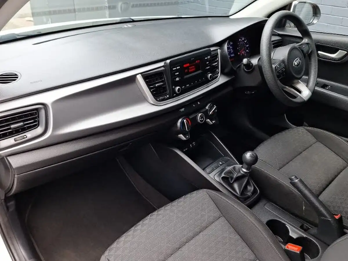 2017-kia-rio-125-1-83bhp-isg-5d-big-4