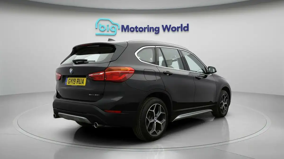 2019-bmw-x1-20-sdrive-20i-xline-sdrive-20i-big-6