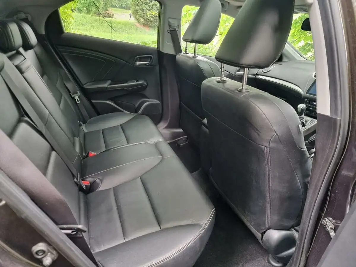 2017-honda-civic-16-i-dtec-sr-dasp-hatchback-big-13