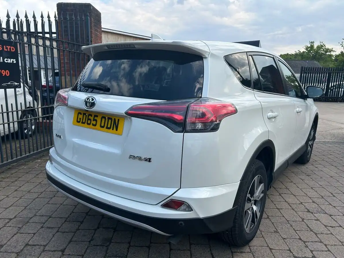 2015-toyota-rav4-20d-4d-business-edition-big-6