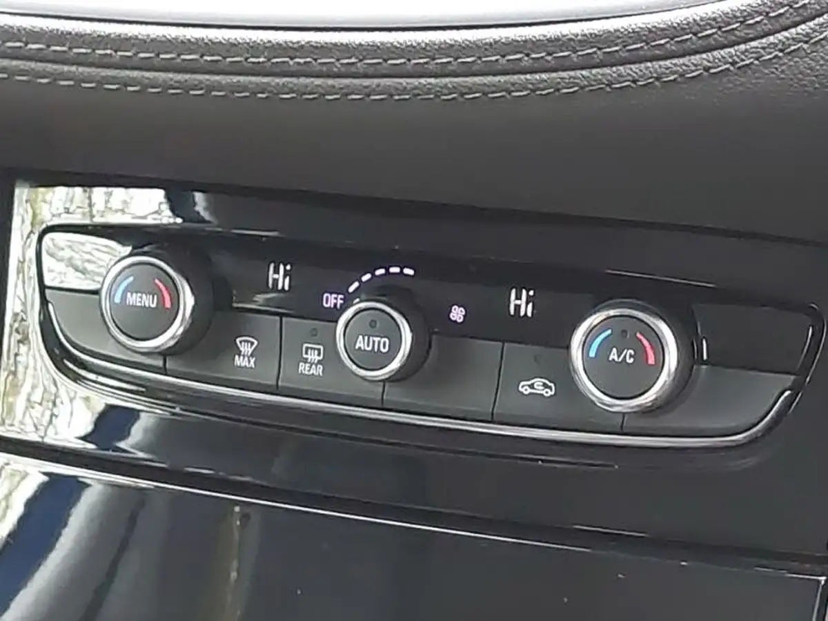 2021-vauxhall-grandland-x-12-griffin-big-15
