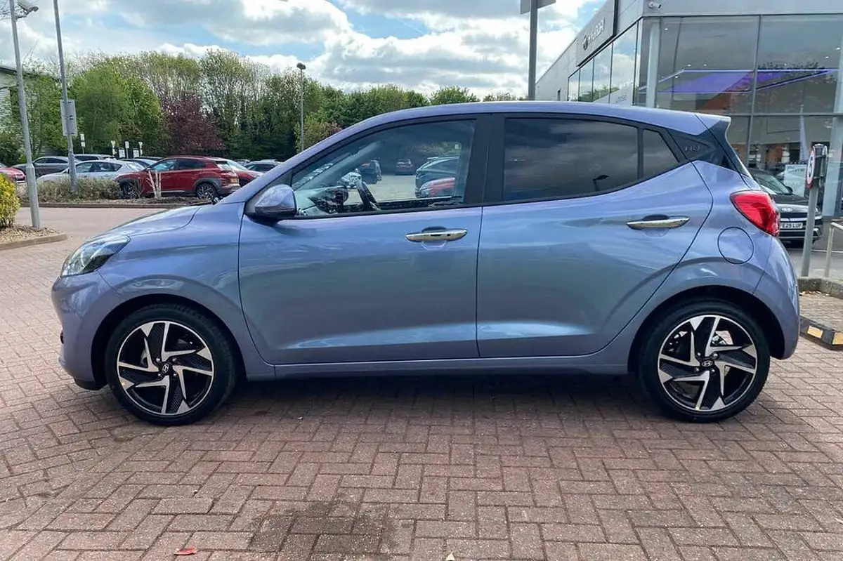 2025-hyundai-i10-10-premium-63ps-auto-big-3