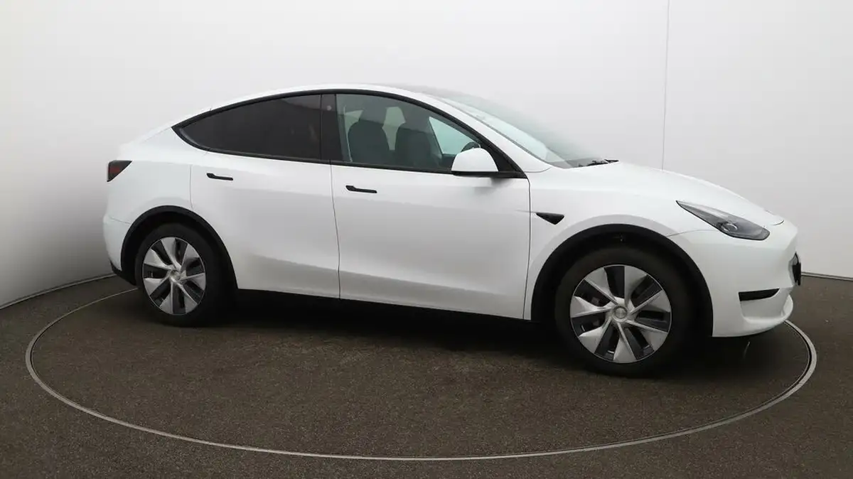2023-tesla-model-y-e-rwd-big-44